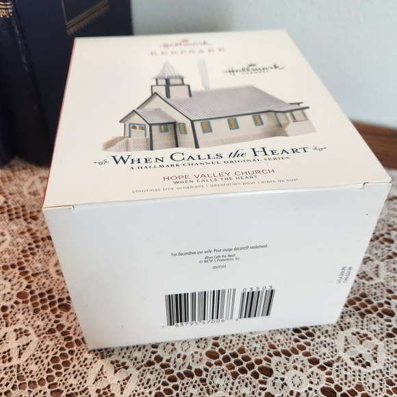 Hallmark Keepsake Ornament - When Calls The Heart Hope Valley Church - Picture 4 of 8